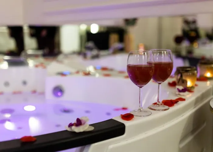 アパート Vistula Boulevards Jacuzzi クラクフ